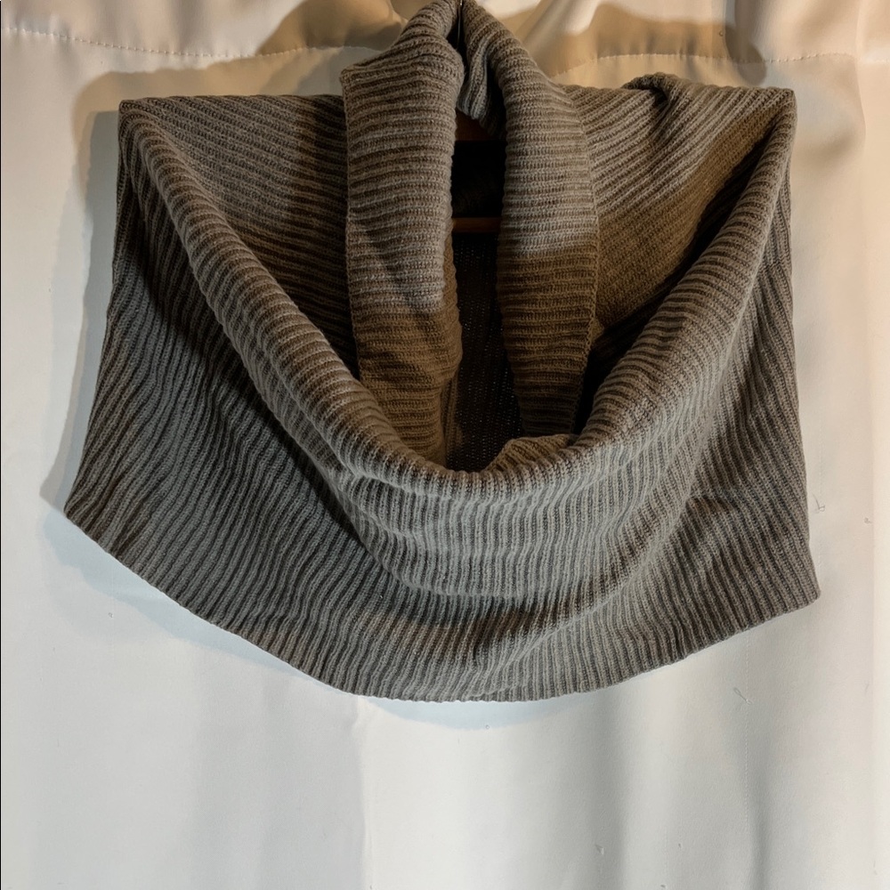 Ribbed Knit Infinity Scarf in Gray